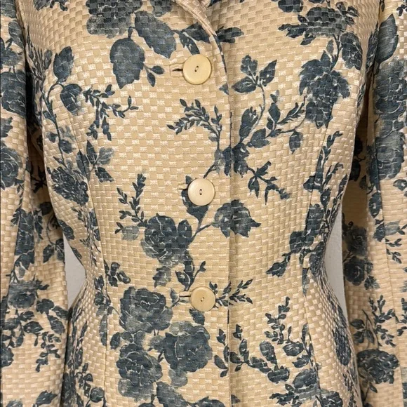 Peggy Jennings Cream Floral Blazer with Notched Lapel Medium - Picture 2 of 6
